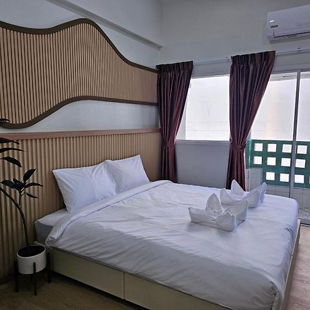Lub Nai Hostel Patong Екстер'єр фото