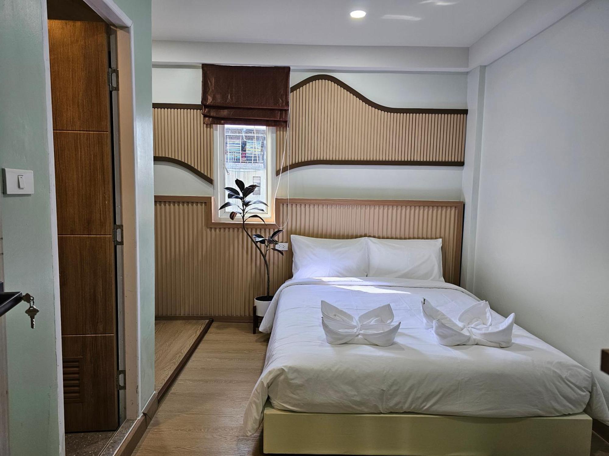 Lub Nai Hostel Patong Номер фото