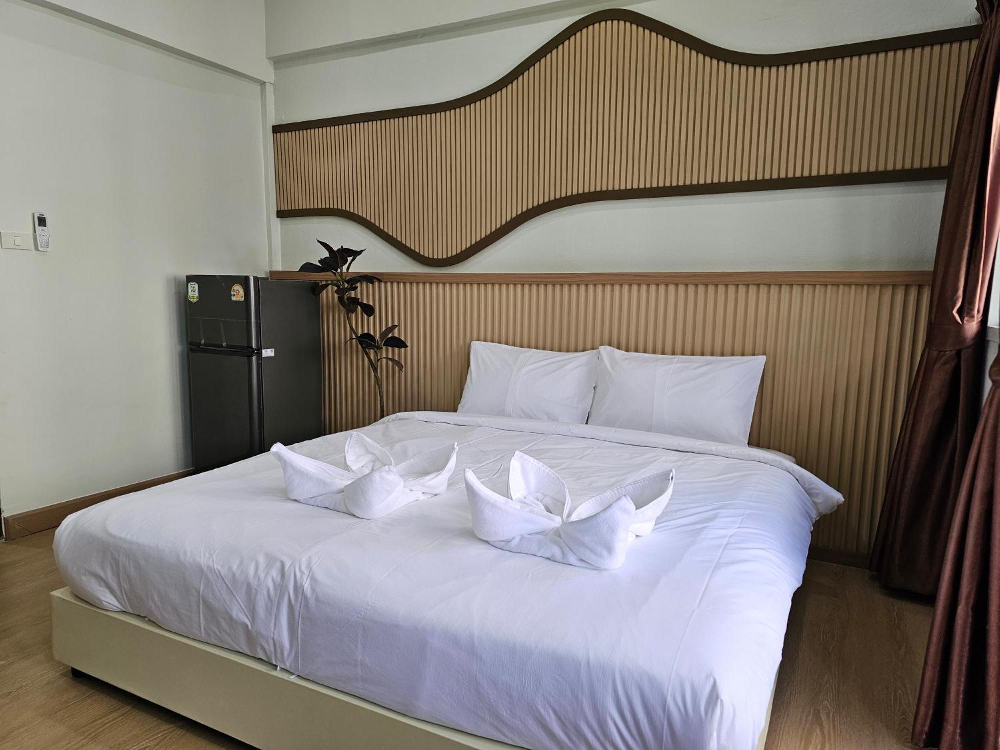 Lub Nai Hostel Patong Екстер'єр фото