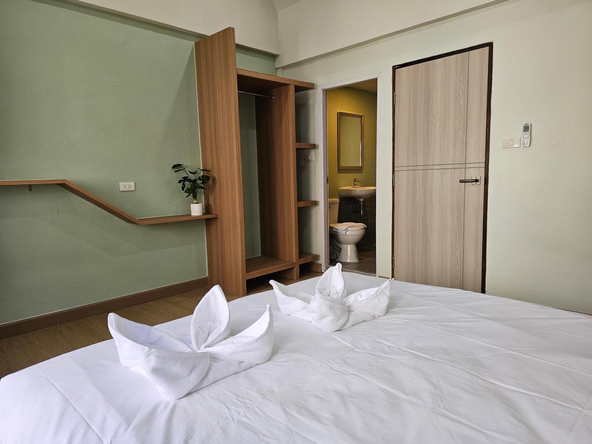 Lub Nai Hostel Patong Екстер'єр фото