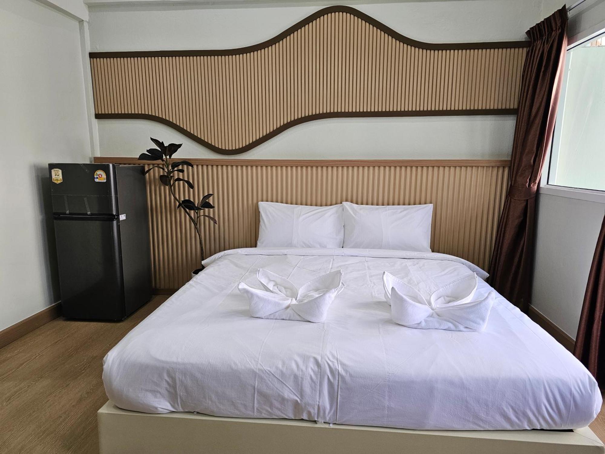 Lub Nai Hostel Patong Екстер'єр фото