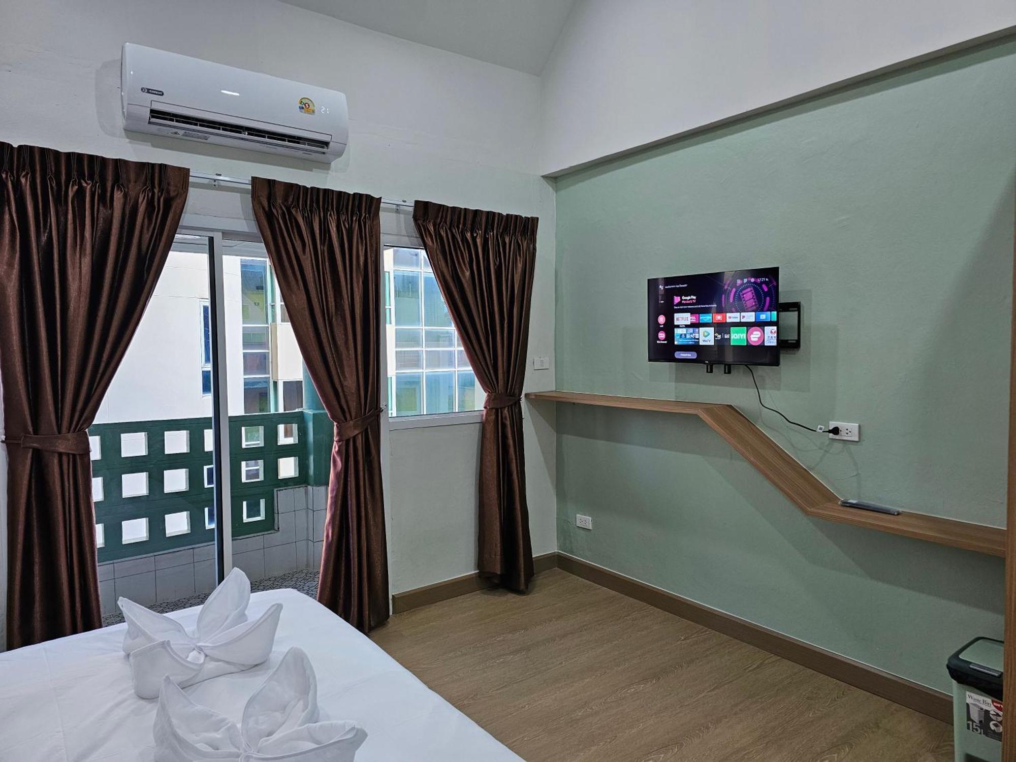 Lub Nai Hostel Patong Екстер'єр фото