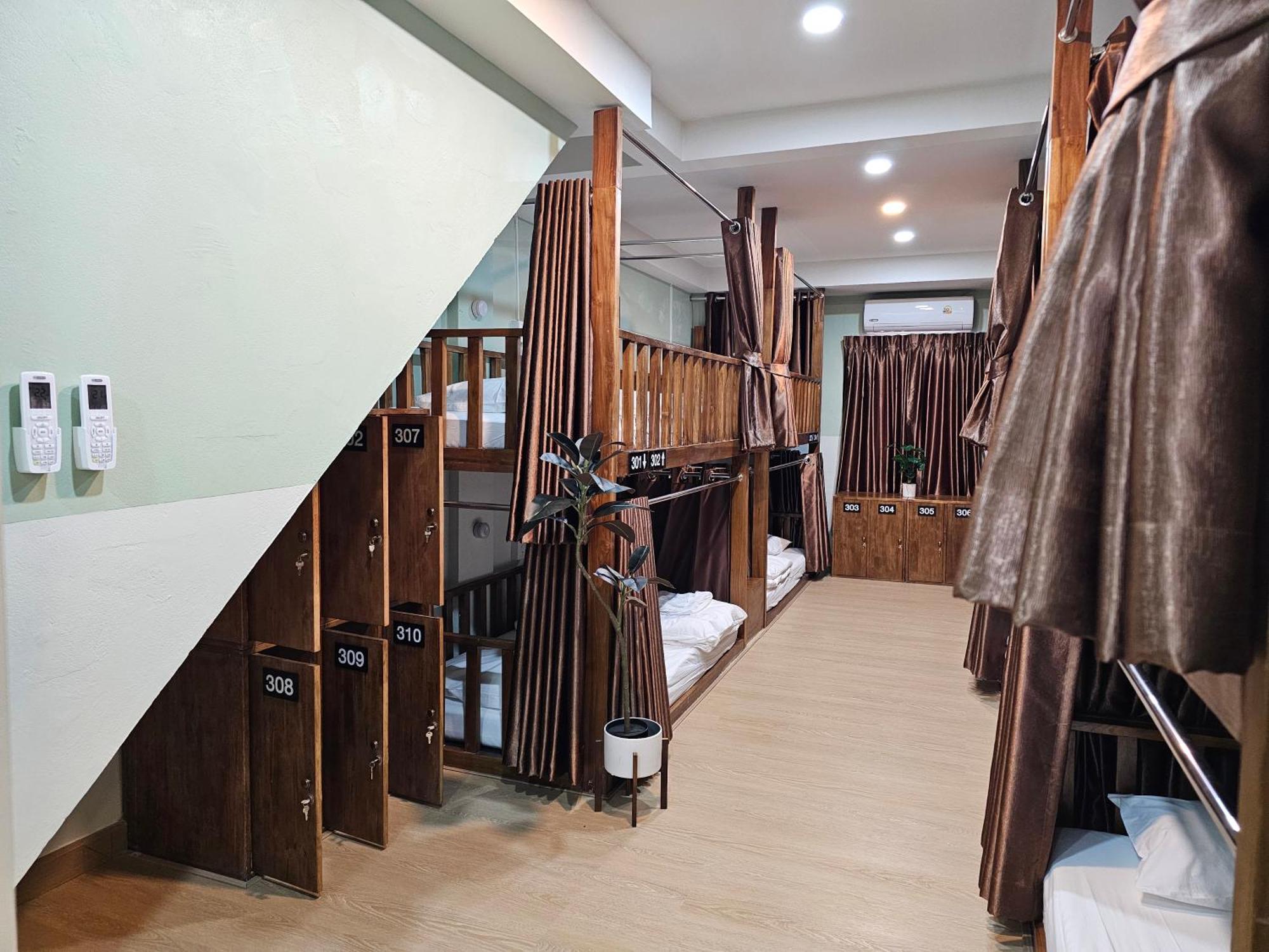 Lub Nai Hostel Patong Номер фото