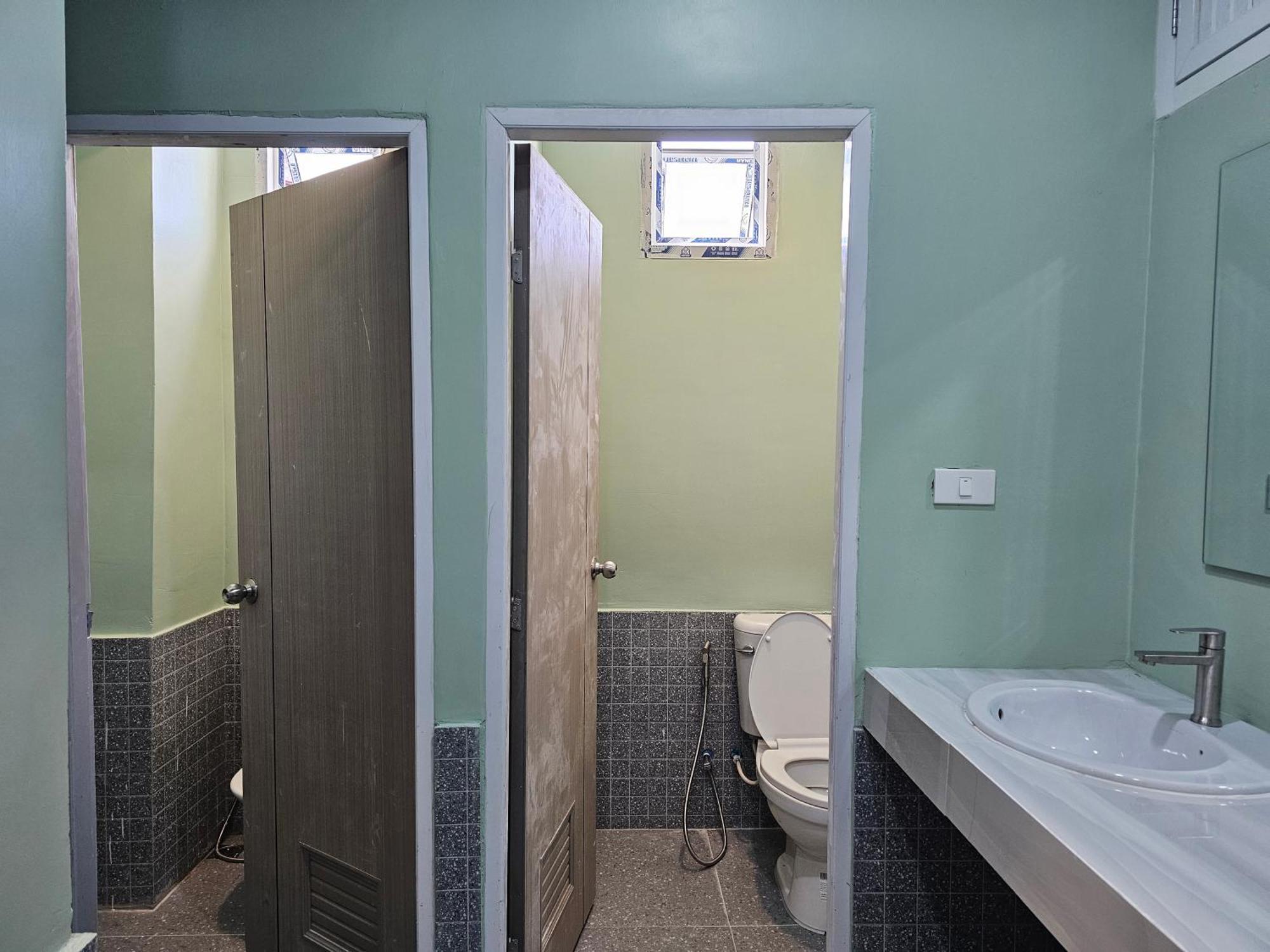 Lub Nai Hostel Patong Номер фото