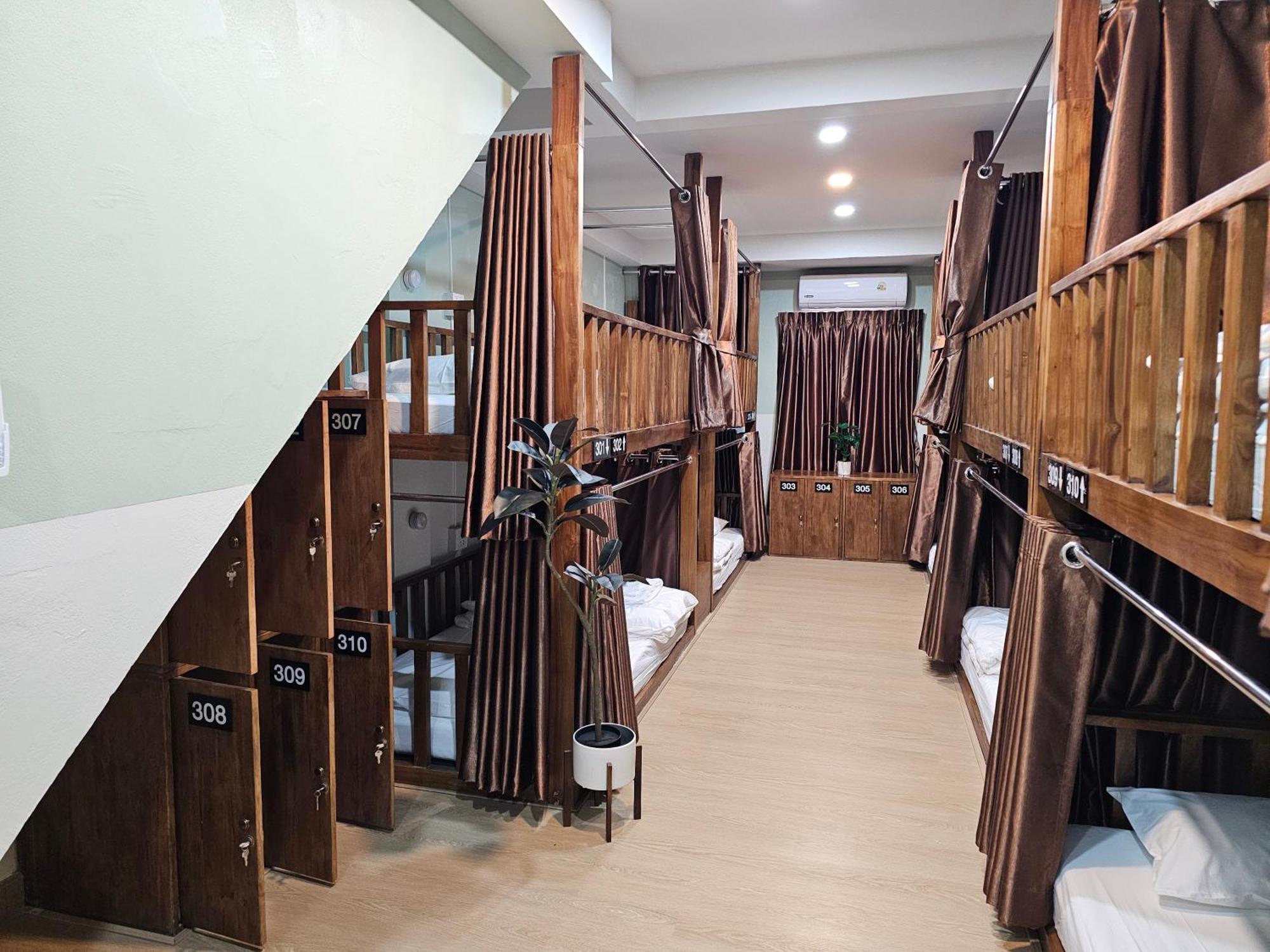 Lub Nai Hostel Patong Номер фото