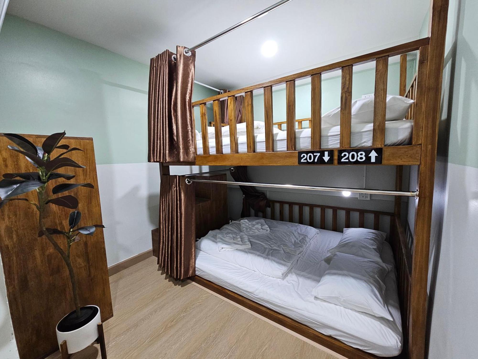 Lub Nai Hostel Patong Екстер'єр фото